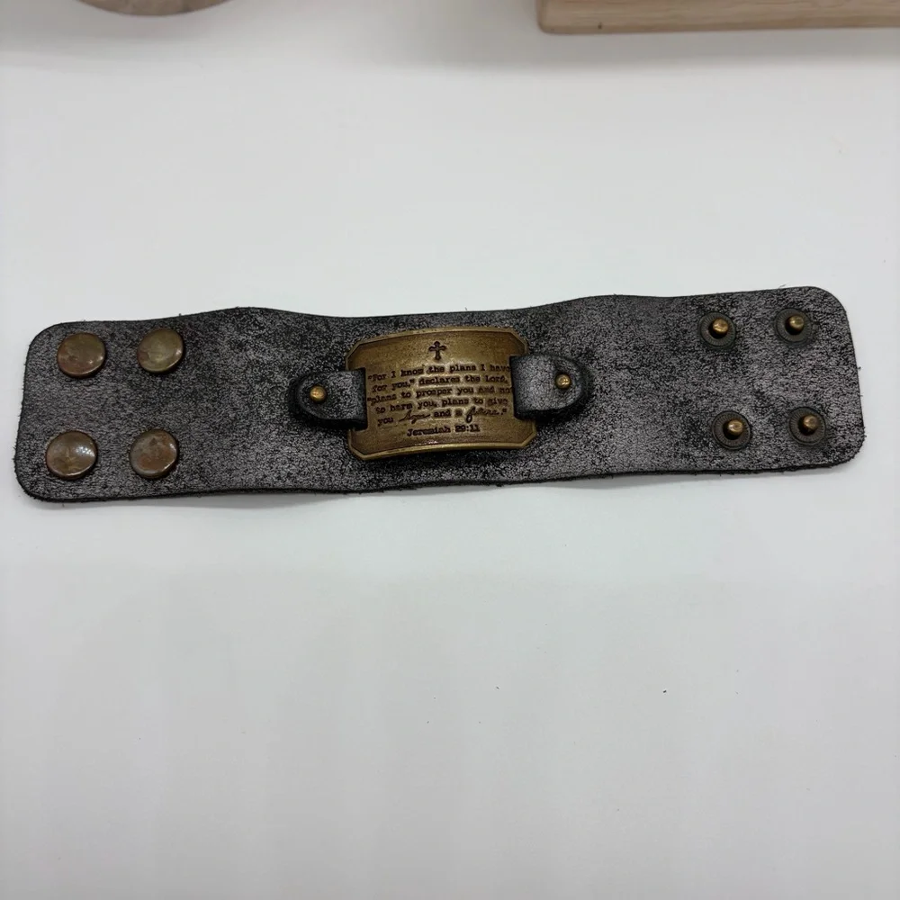 Bracelet, Snap, Wide, Metallic Gray Leather Adjustable W/Jeremiah 28:11,  8.5